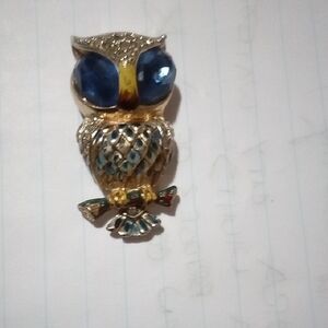 Vintage Unsigned coro?  Owl Brooch Enamel w/Aqua Rhinestones